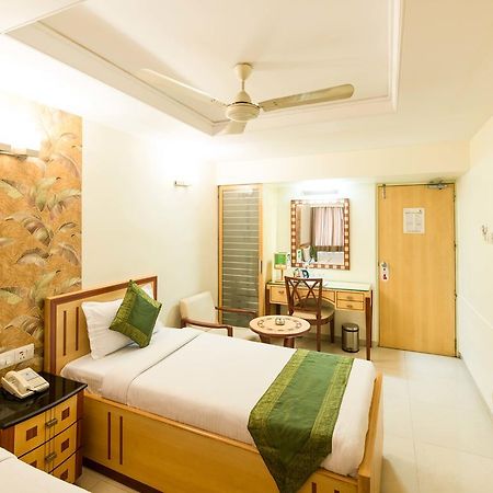 Treebo Paradise Hotel Ahmedabad Eksteriør billede