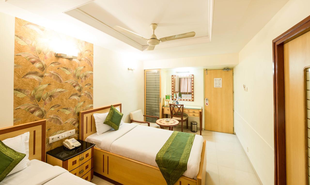 Treebo Paradise Hotel Ahmedabad Eksteriør billede