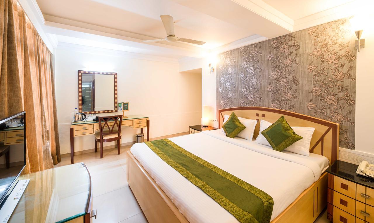 Treebo Paradise Hotel Ahmedabad Eksteriør billede