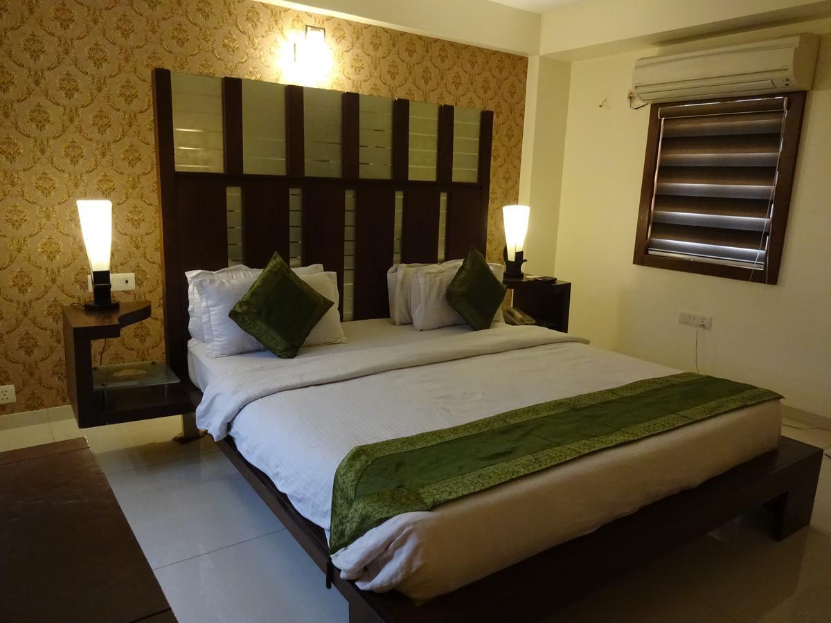 Treebo Paradise Hotel Ahmedabad Eksteriør billede